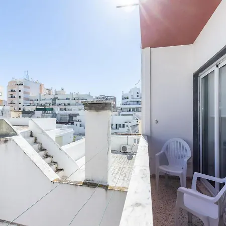 阿齐索尔法鲁阳光公寓 公寓 *