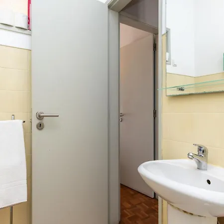 阿齐索尔法鲁阳光公寓